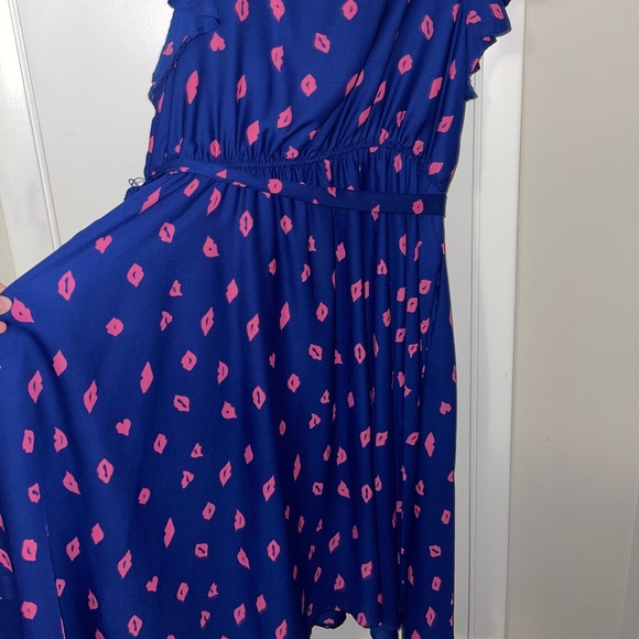 ModCloth Fits Of Bliss Flutter Sleeve Blue & Hot Pink Lips Midi Dress - Picture 6 of 7